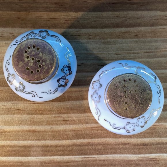 Vintage Irice Japan Porcelain Salt & Pepper Shakers-Hand Painted w/Brass Caps - Picture 6 of 7